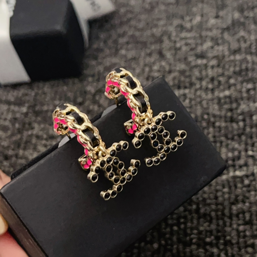 CCE038 Metal black leather with Pink paint CC logo earring - ccjewelryacc