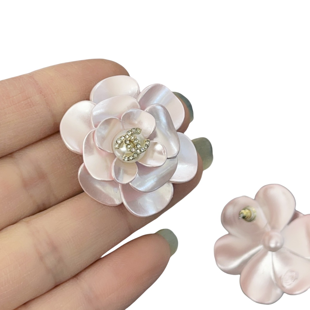 CCE123 Chanel Metal Pink camellia with crystal CC logo stud earring - ccjewelryacc