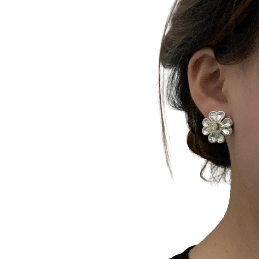 CCE058 Two-Tone Silver and Gold Heart-Shaped Crystal Four-Leaf Clover Stud Earrings - ccjewelryacc