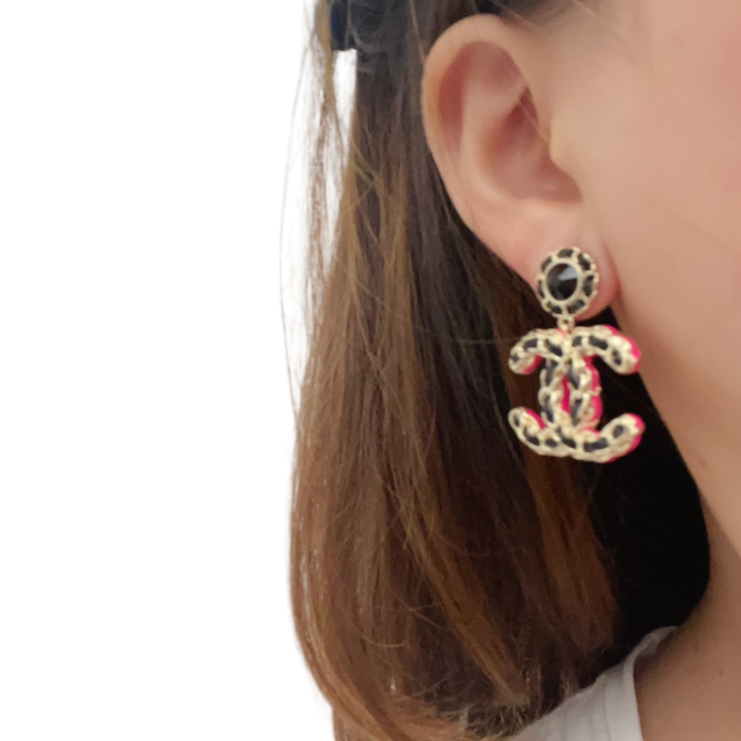 CCE038 Metal black leather with Pink paint CC logo earring - ccjewelryacc