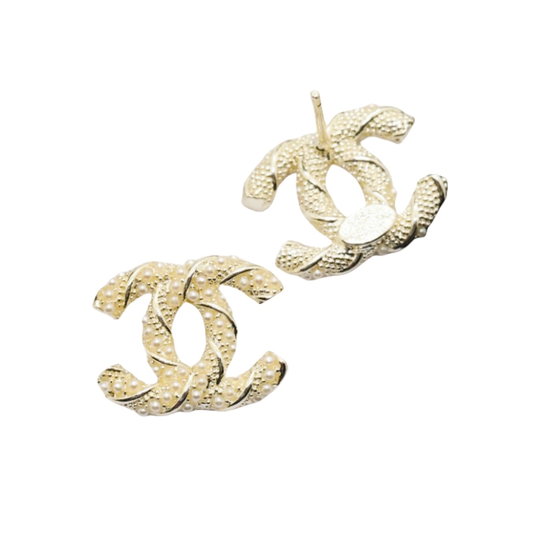 CCE168P Metal twist with pearls CC logo stud earring - ccjewelryacc