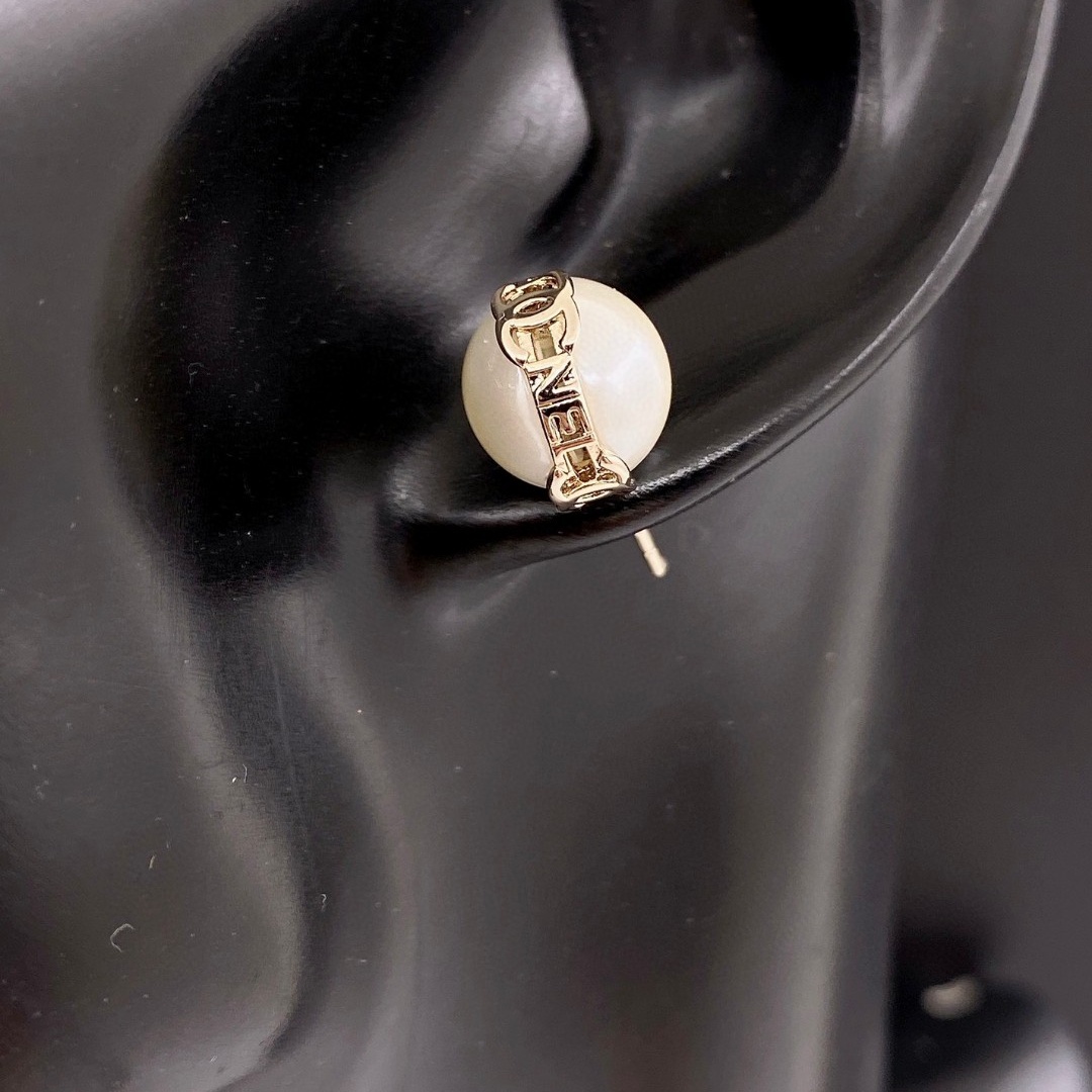 CCE463 Crystal cc logo with pearl drop earring - ccjewelryacc