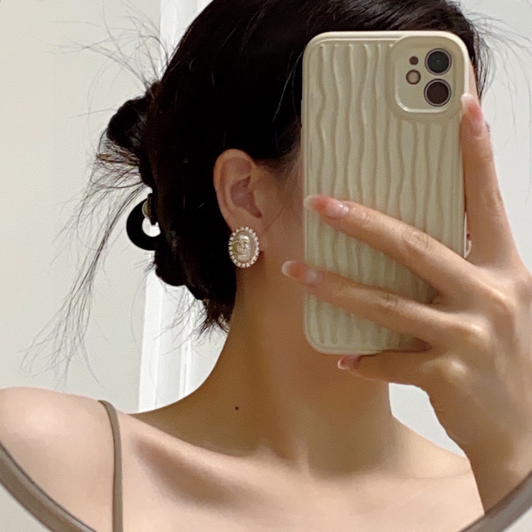 CCE194 Oval Pearl with crystal CC stud earring - ccjewelryacc