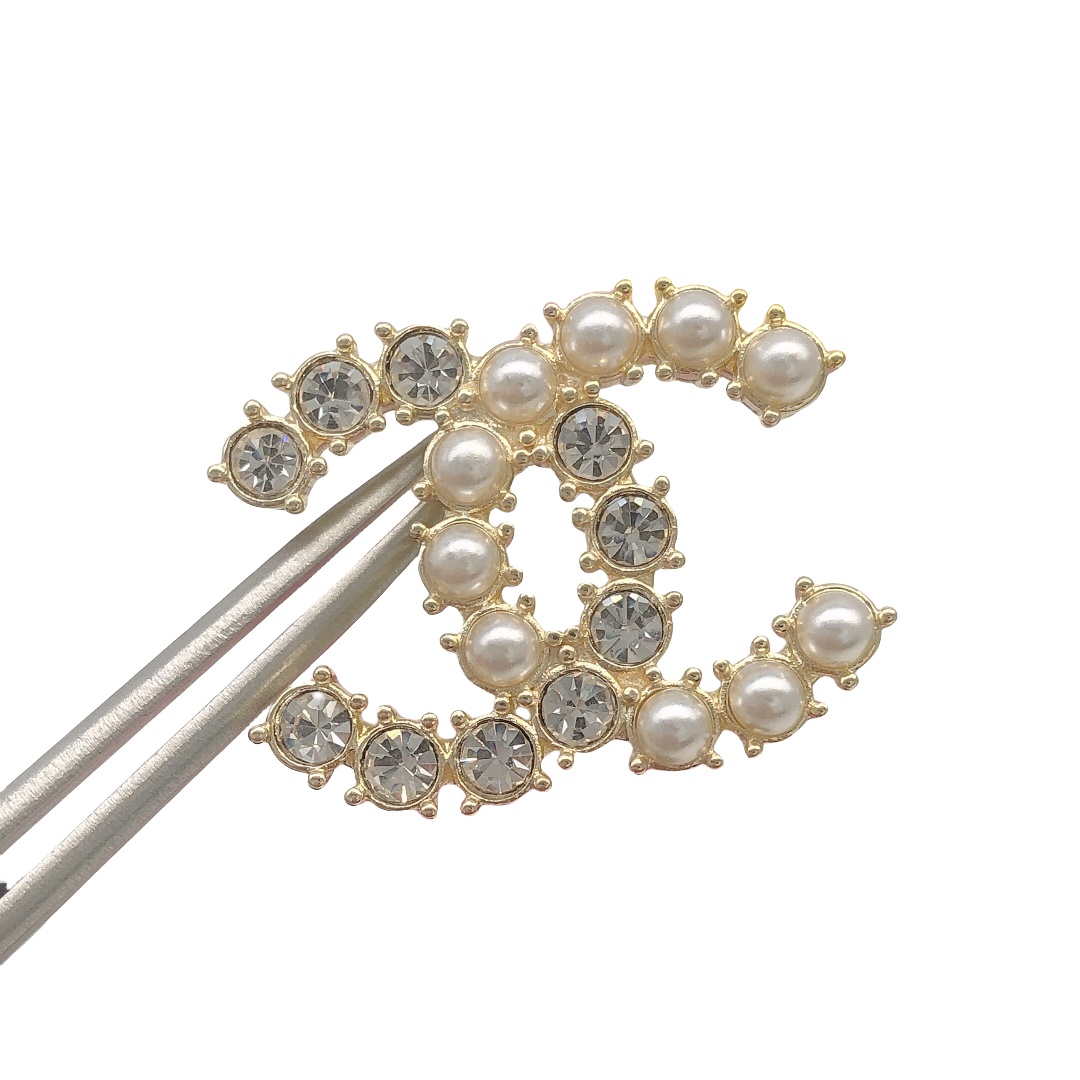 CCE070 Crystal and pearl CC logo stud earring - ccjewelryacc