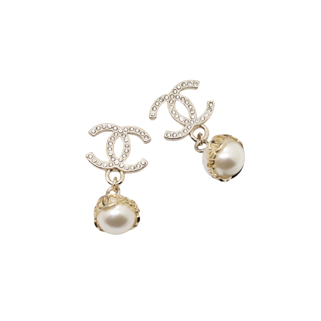 CCE463 Crystal cc logo with pearl drop earring - ccjewelryacc