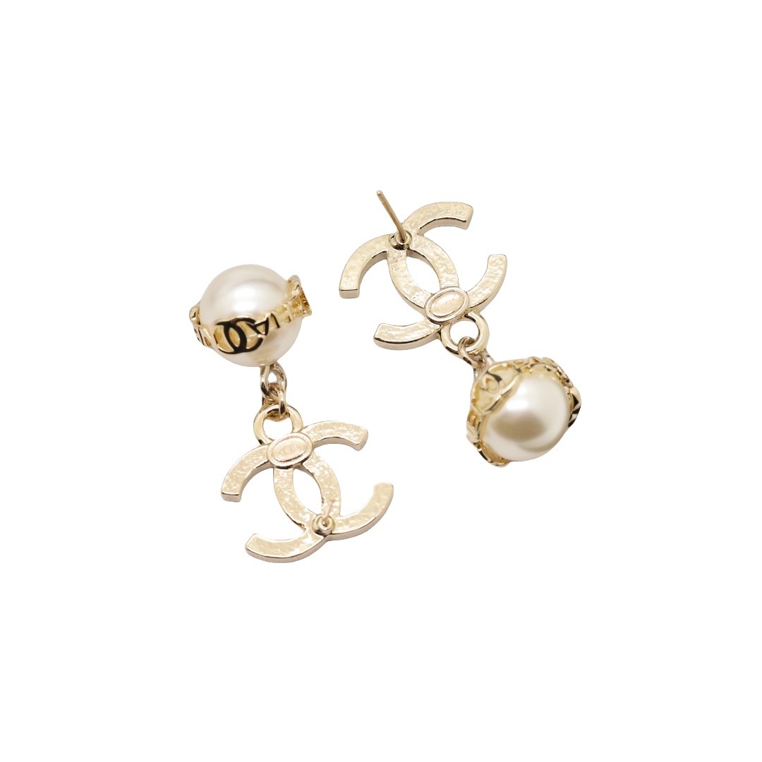 CCE463 Crystal cc logo with pearl drop earring - ccjewelryacc
