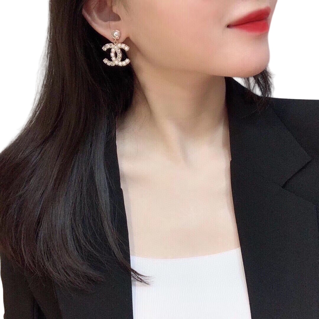 CCE070 Crystal and pearl CC logo stud earring - ccjewelryacc