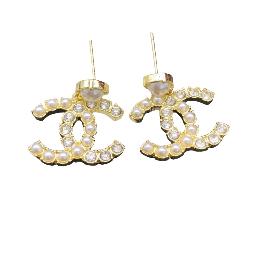 CCE070 Crystal and pearl CC logo stud earring - ccjewelryacc