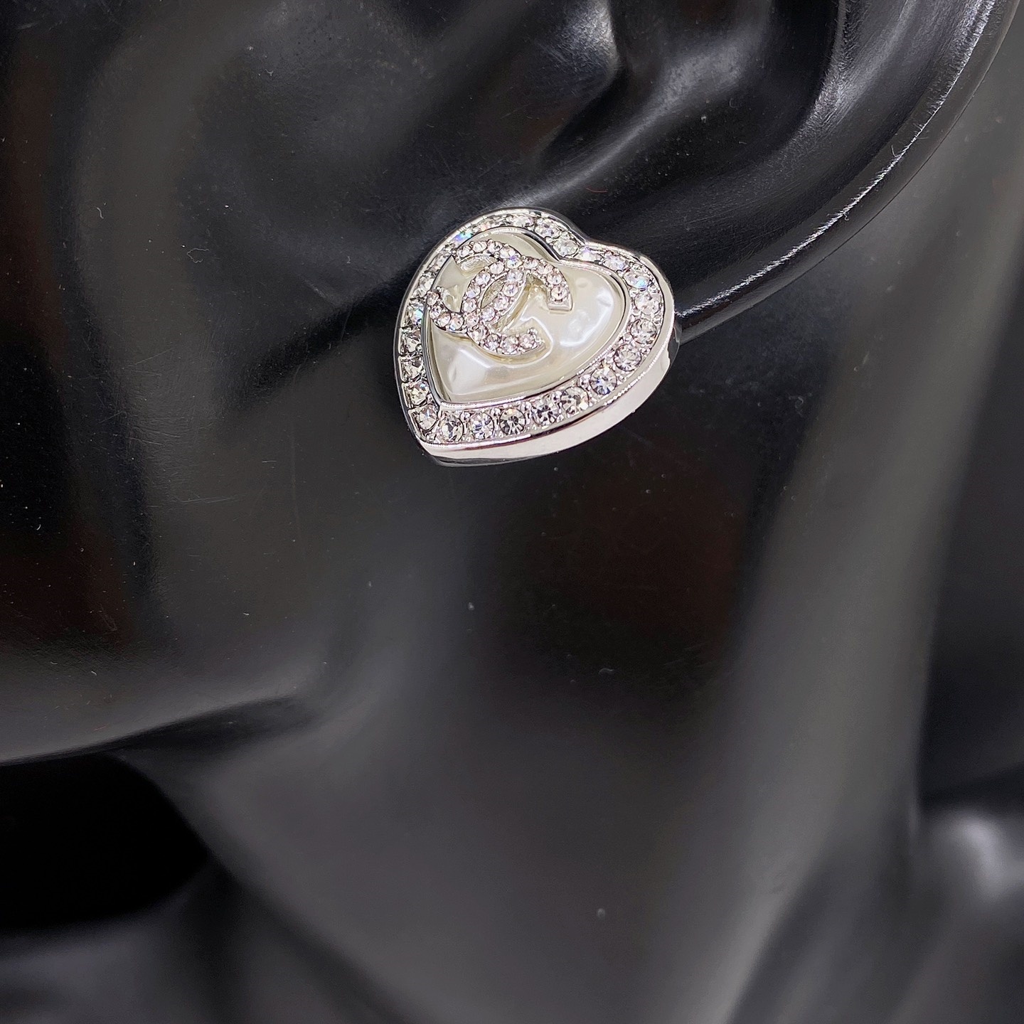 CCE260 Chanel resin heart with crystal with cc logo earrings - ccjewelryacc