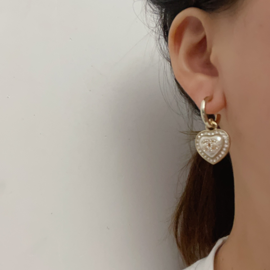 CCE260 Chanel resin heart with crystal with cc logo earrings - ccjewelryacc