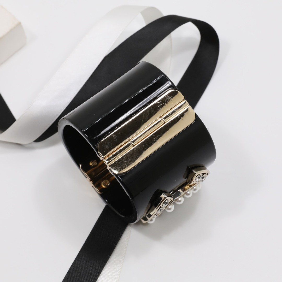 CCS010  CC acrylic cuff Bracelet - ccjewelryacc
