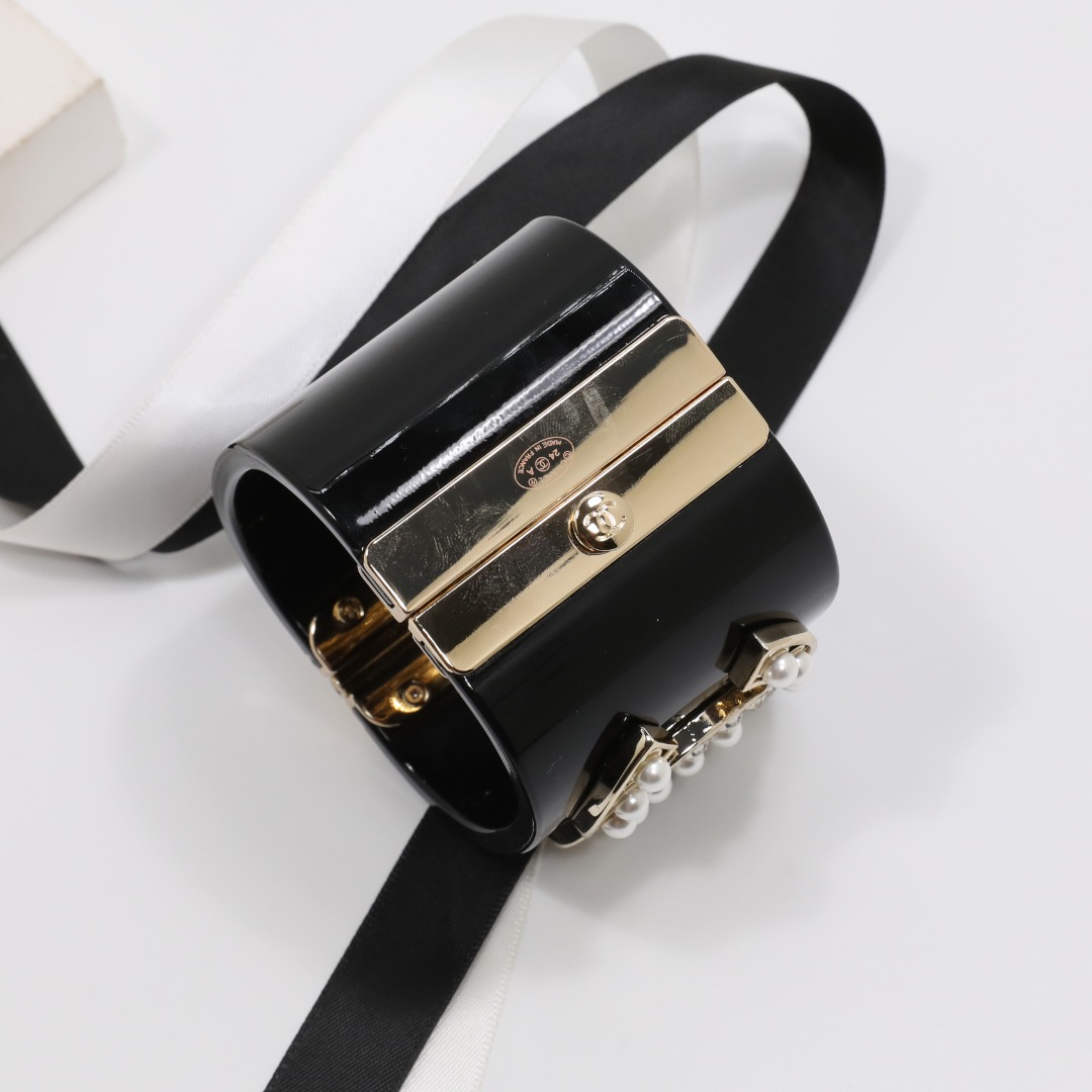 CCS010  CC acrylic cuff Bracelet - ccjewelryacc