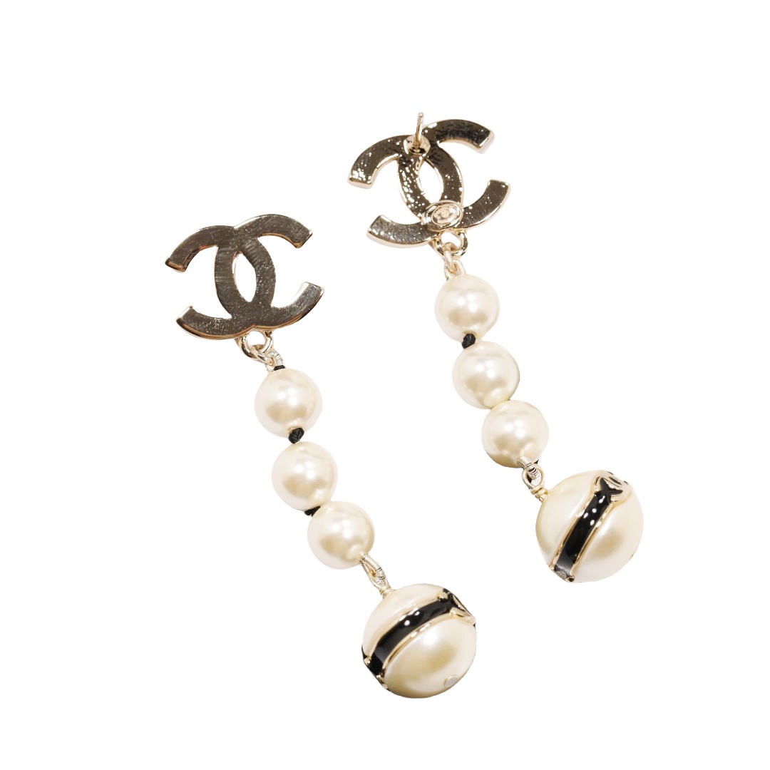 CCE143 Pearl bean black enamel double C earring - ccjewelryacc