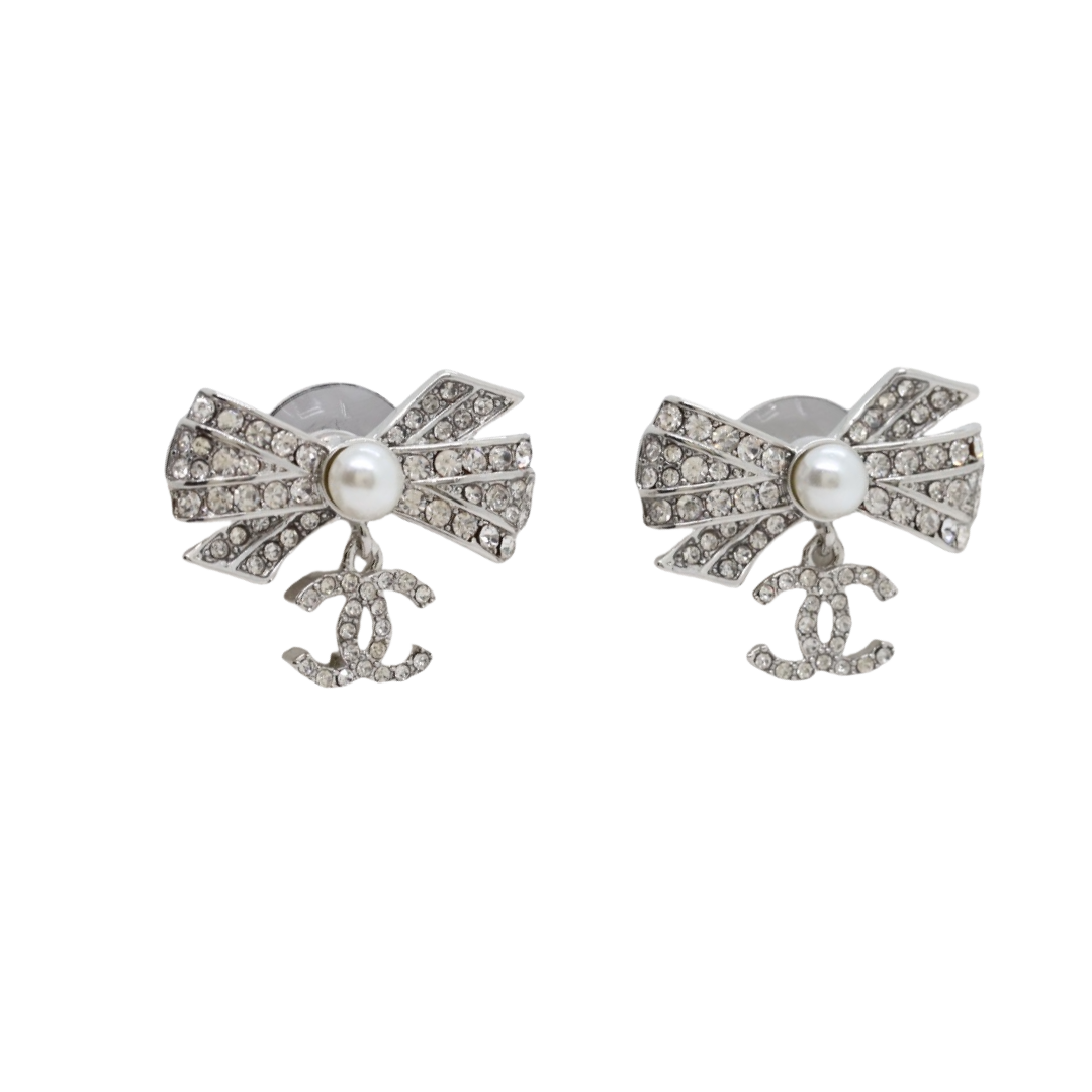 CCE014 Crystal pearl bow earring with CC logo - ccjewelryacc