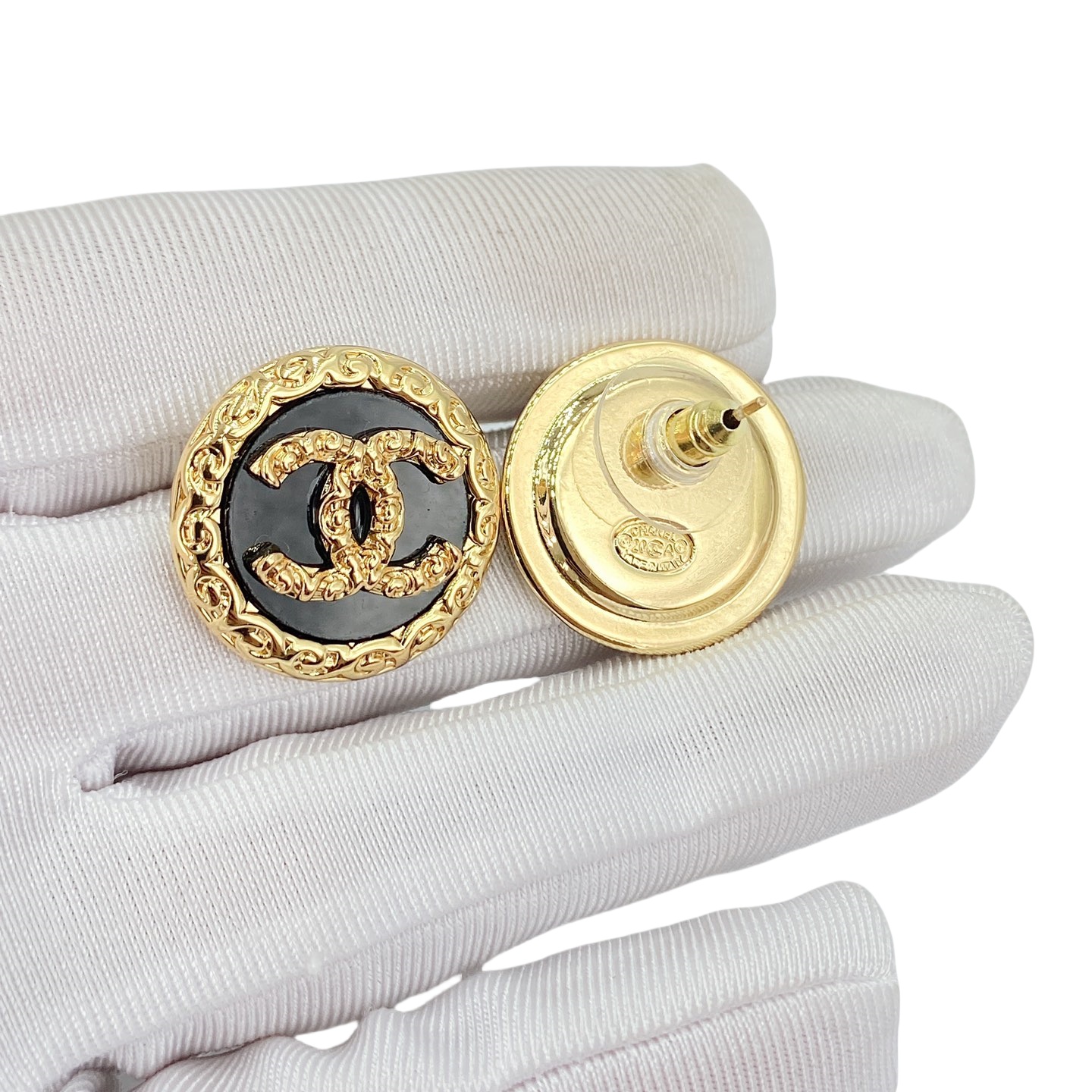 CCE308 Vintage lava embossment black gold round CC stud Earring - ccfashionjewelry