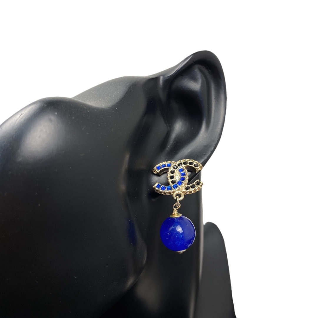 CCE596 Chanel black and white crystal stud earrings - ccjewelryacc