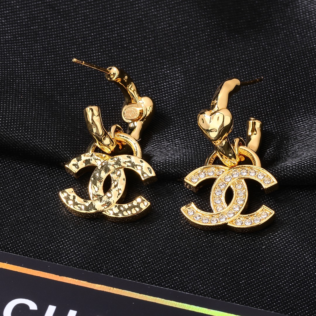 CCE110 Chanel Metal gold heart with crystal cc logo earrings - ccjewelryacc