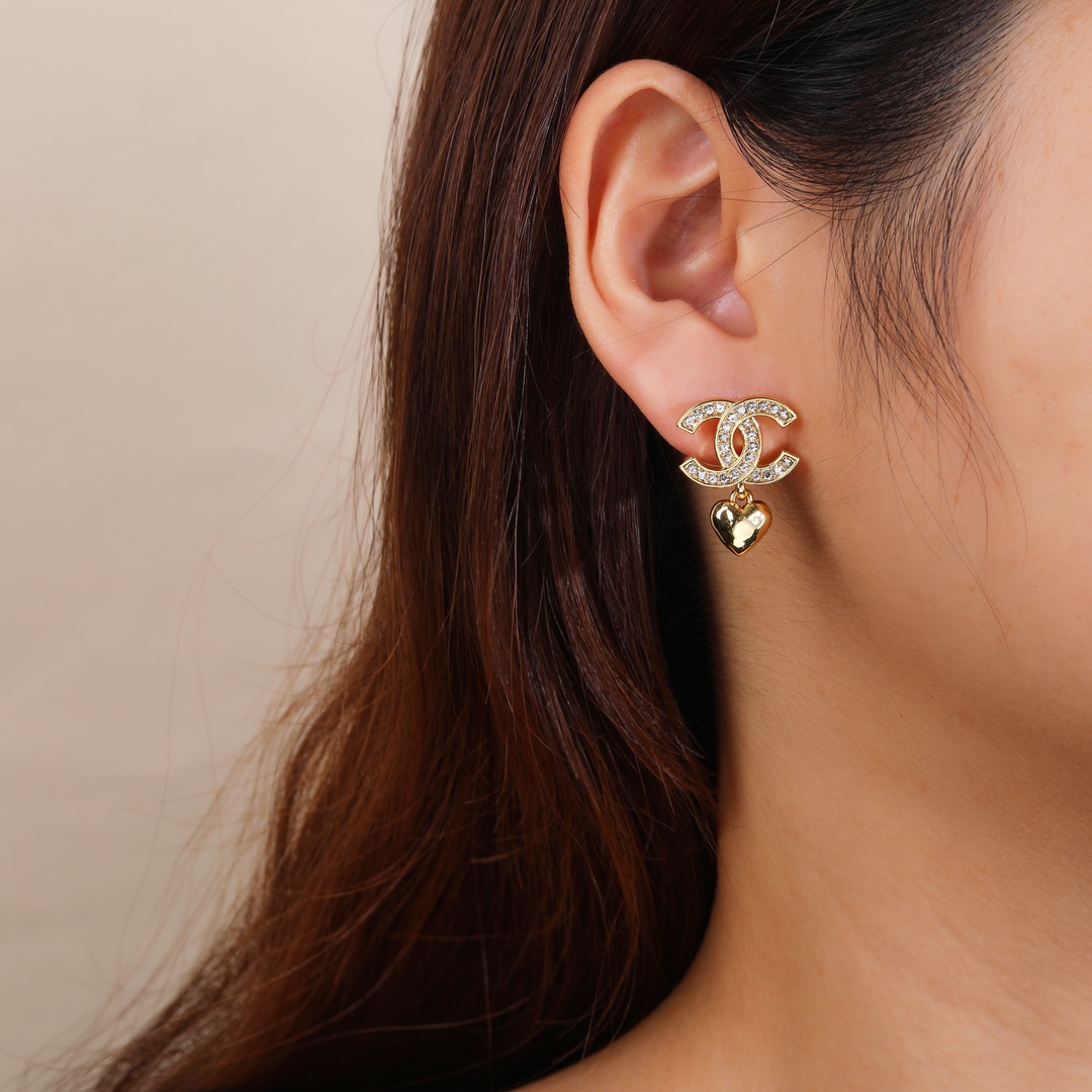 CCE110 Chanel Metal gold heart with crystal cc logo earrings - ccjewelryacc