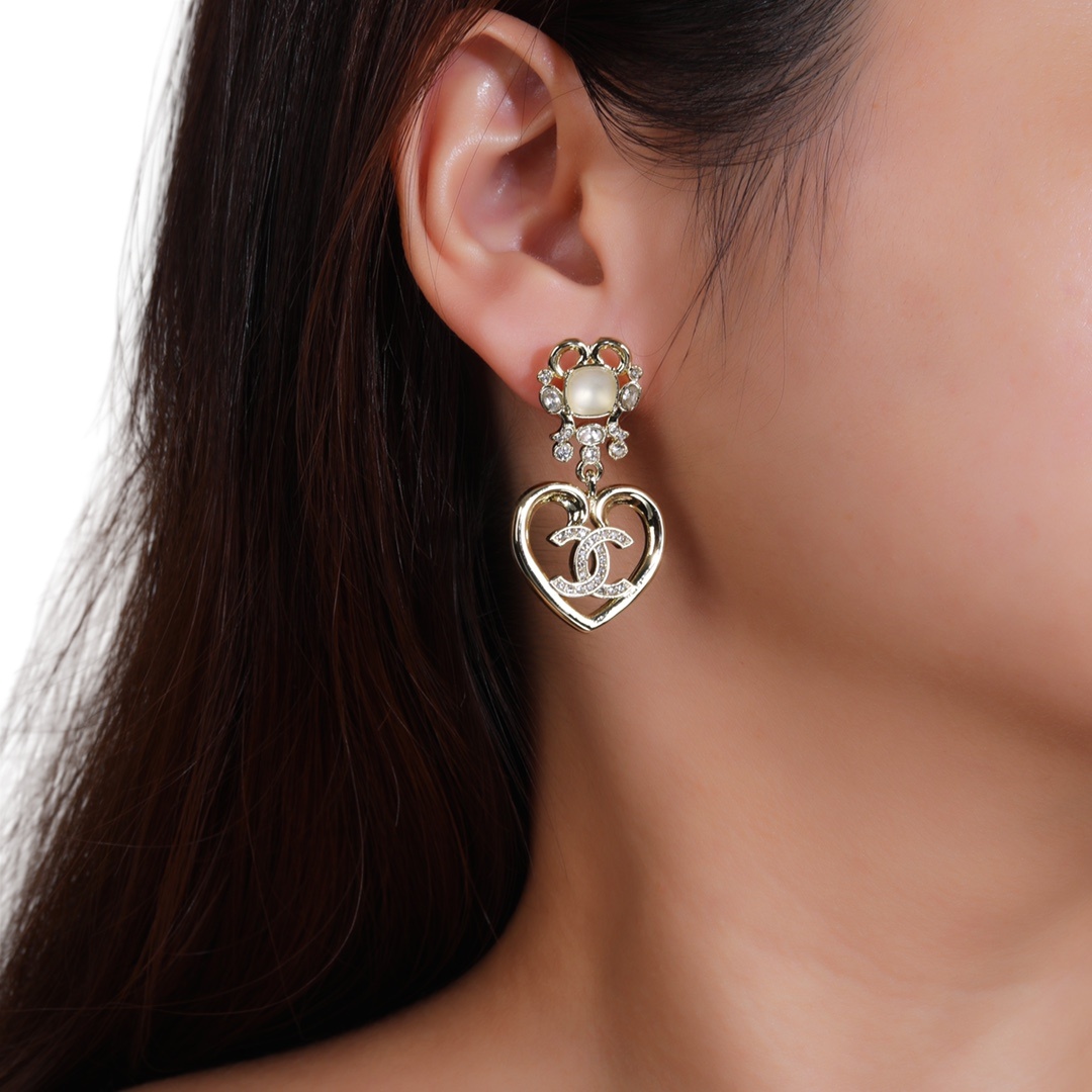 CCE205 Chanel metal crystal heart earrings - ccjewelryacc