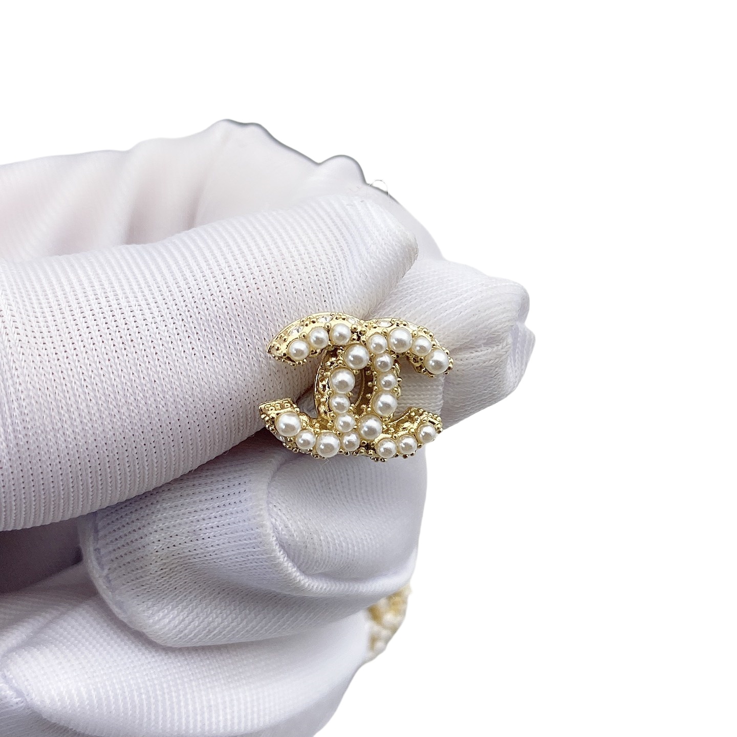 CCE163 Chanel metal and pearls CC logo stud earring - ccjewelryacc