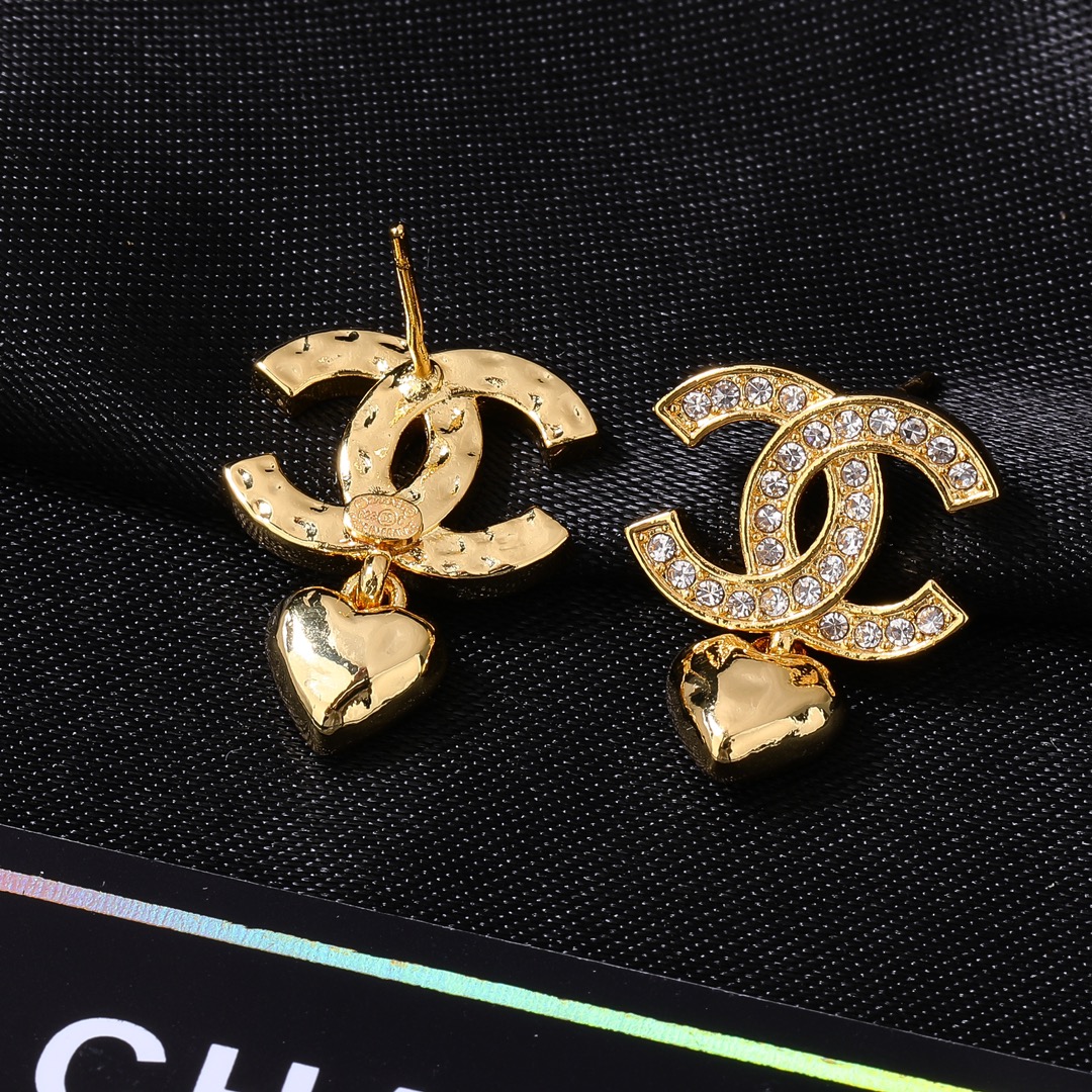 CCE110 Chanel Metal gold heart with crystal cc logo earrings - ccjewelryacc