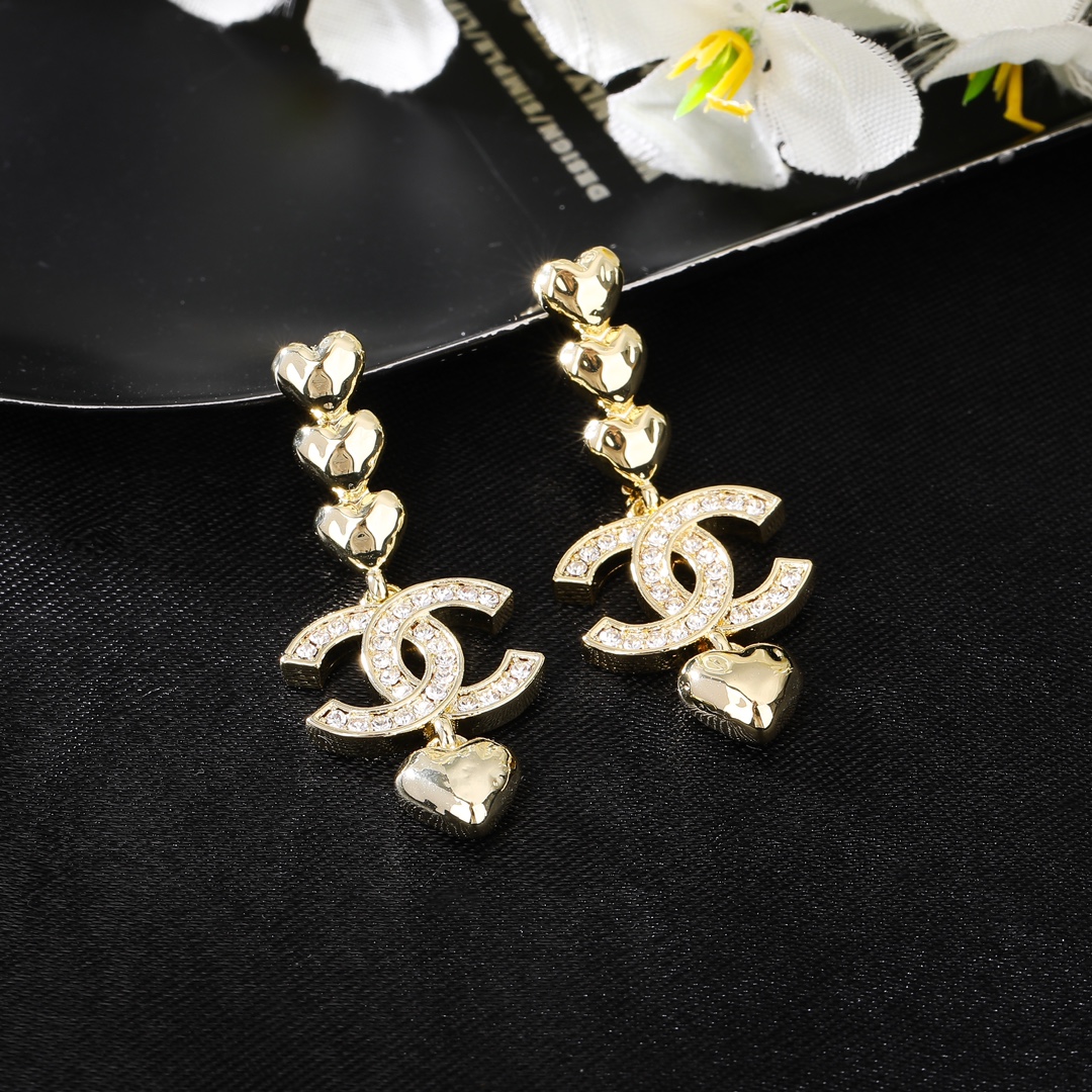 CCE110 Chanel Metal gold heart with crystal cc logo earrings - ccjewelryacc