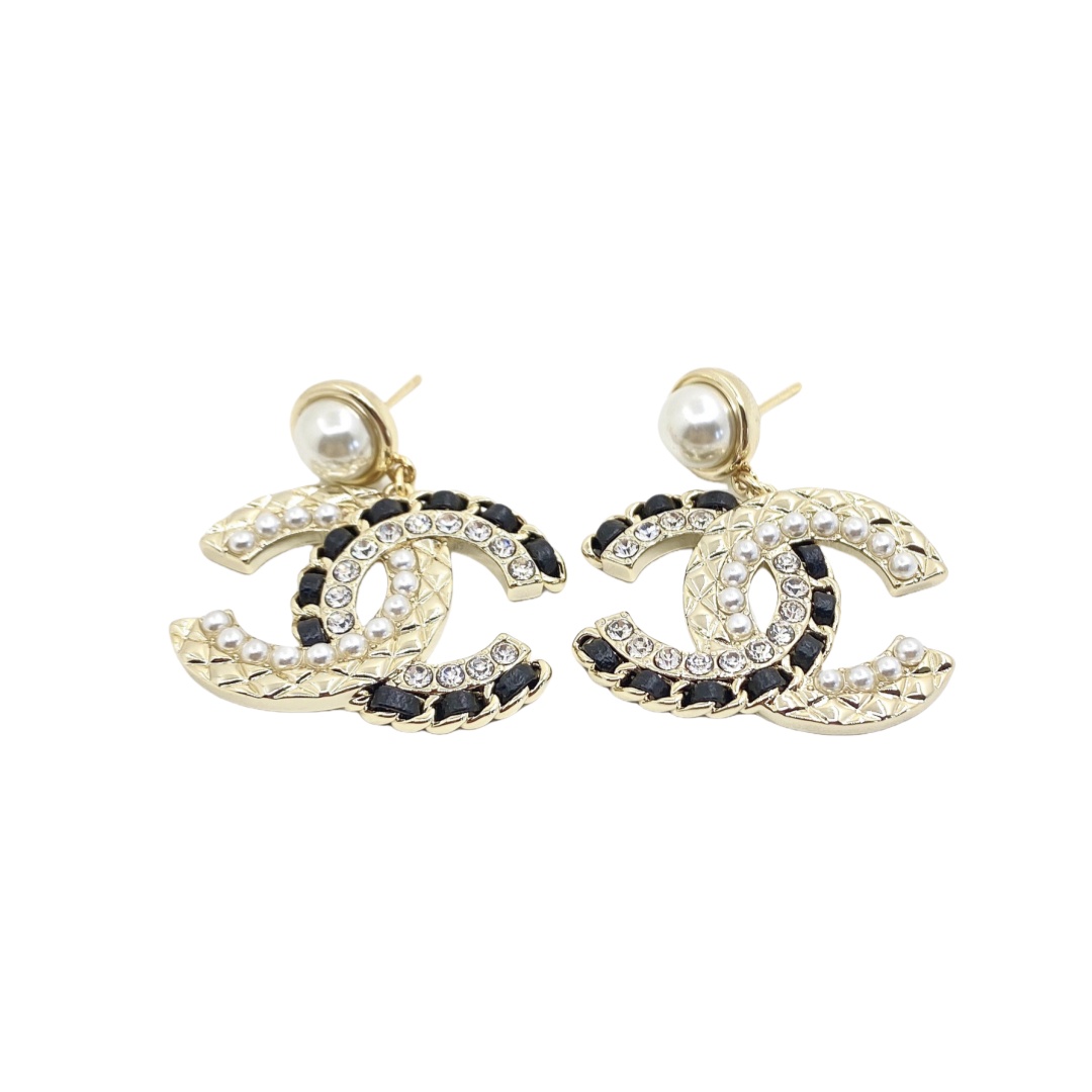 CCE435 Chanel metal leather with crystal and pearl stud earrings - ccjewelryacc