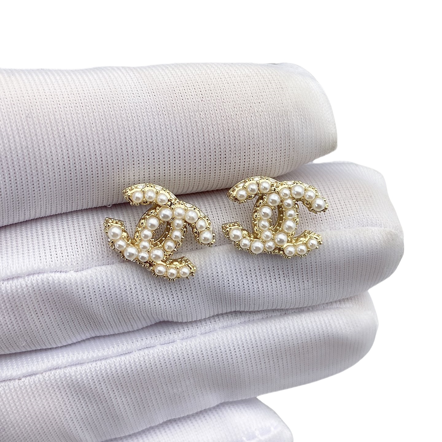 CCE163 Chanel metal and pearls CC logo stud earring - ccjewelryacc