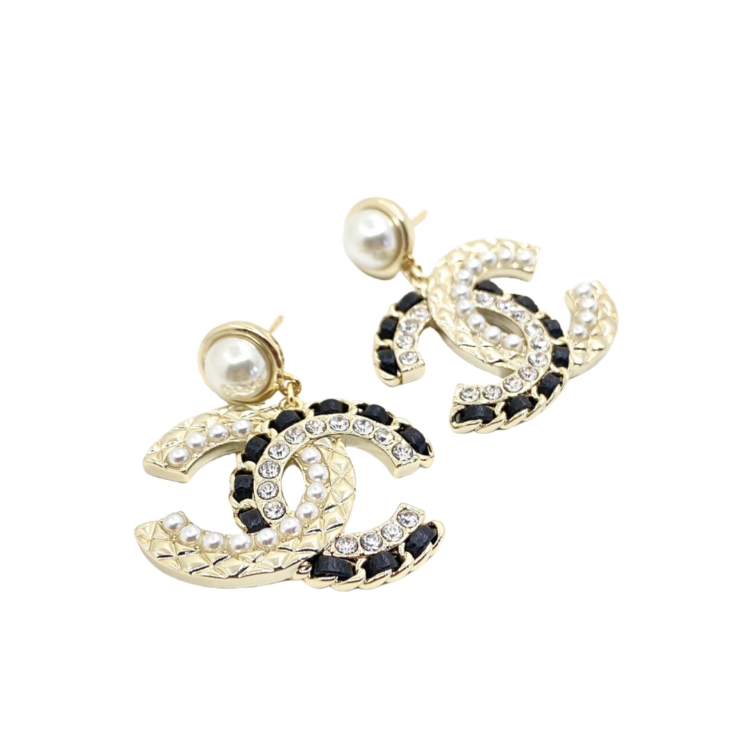CCE435 Chanel metal leather with crystal and pearl stud earrings - ccjewelryacc