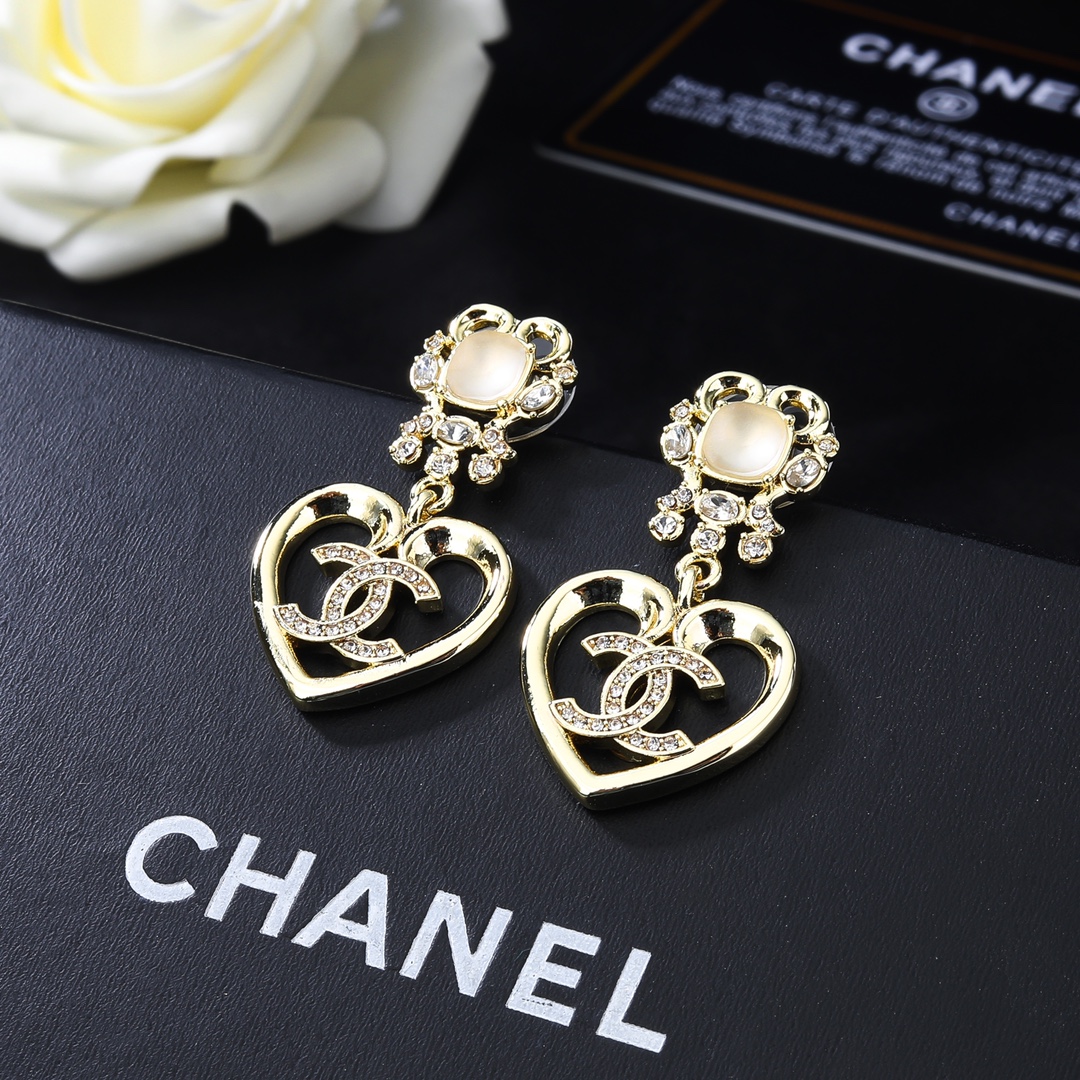 CCE205 Chanel metal crystal heart earrings - ccjewelryacc