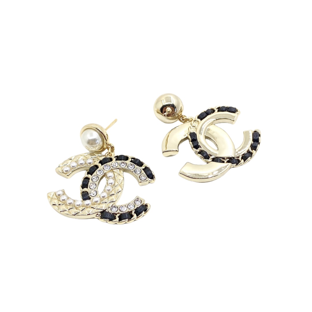 CCE435 Chanel metal leather with crystal and pearl stud earrings - ccfashionjewelry