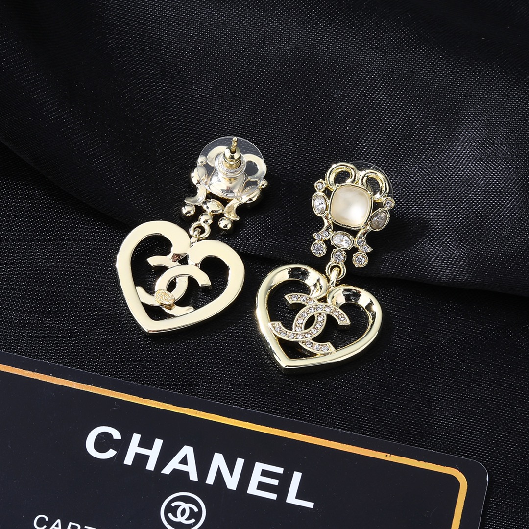 CCE205 Chanel metal crystal heart earrings - ccjewelryacc