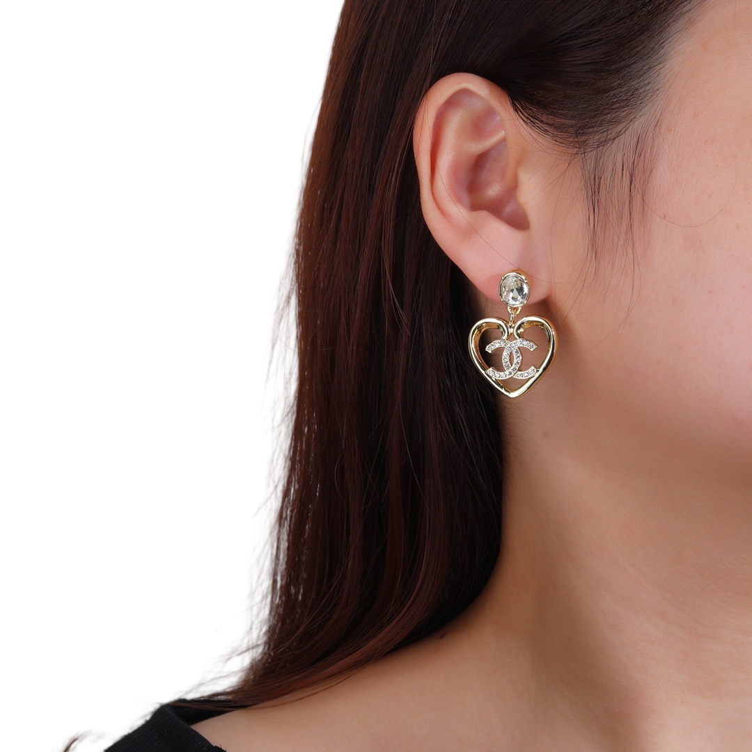 CCE205 Chanel metal crystal heart earrings - ccjewelryacc