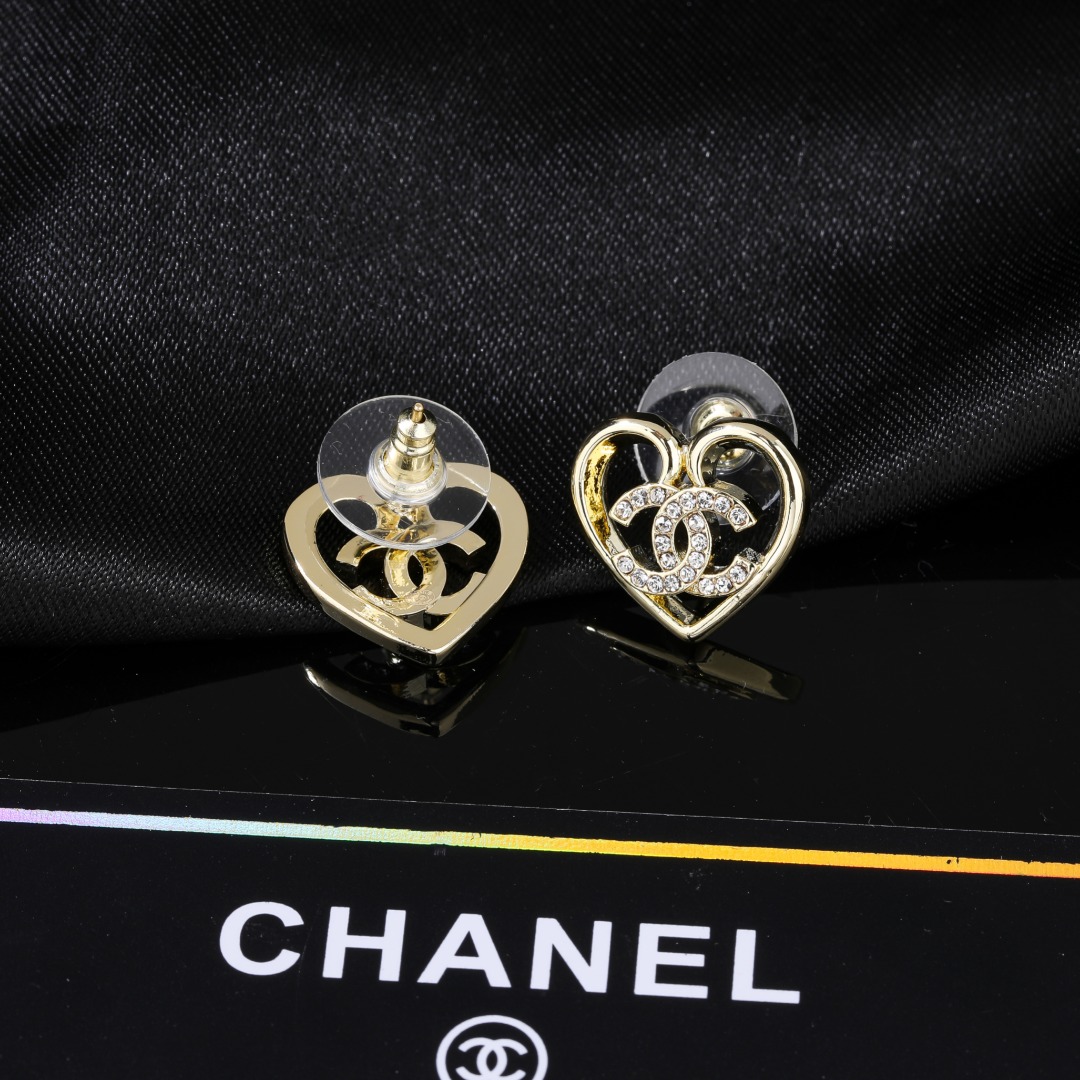 CCE205 Chanel metal crystal heart earrings - ccjewelryacc