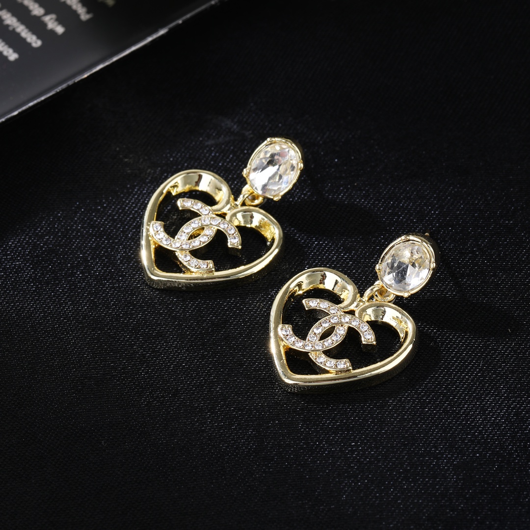 CCE205 Chanel metal crystal heart earrings - ccjewelryacc