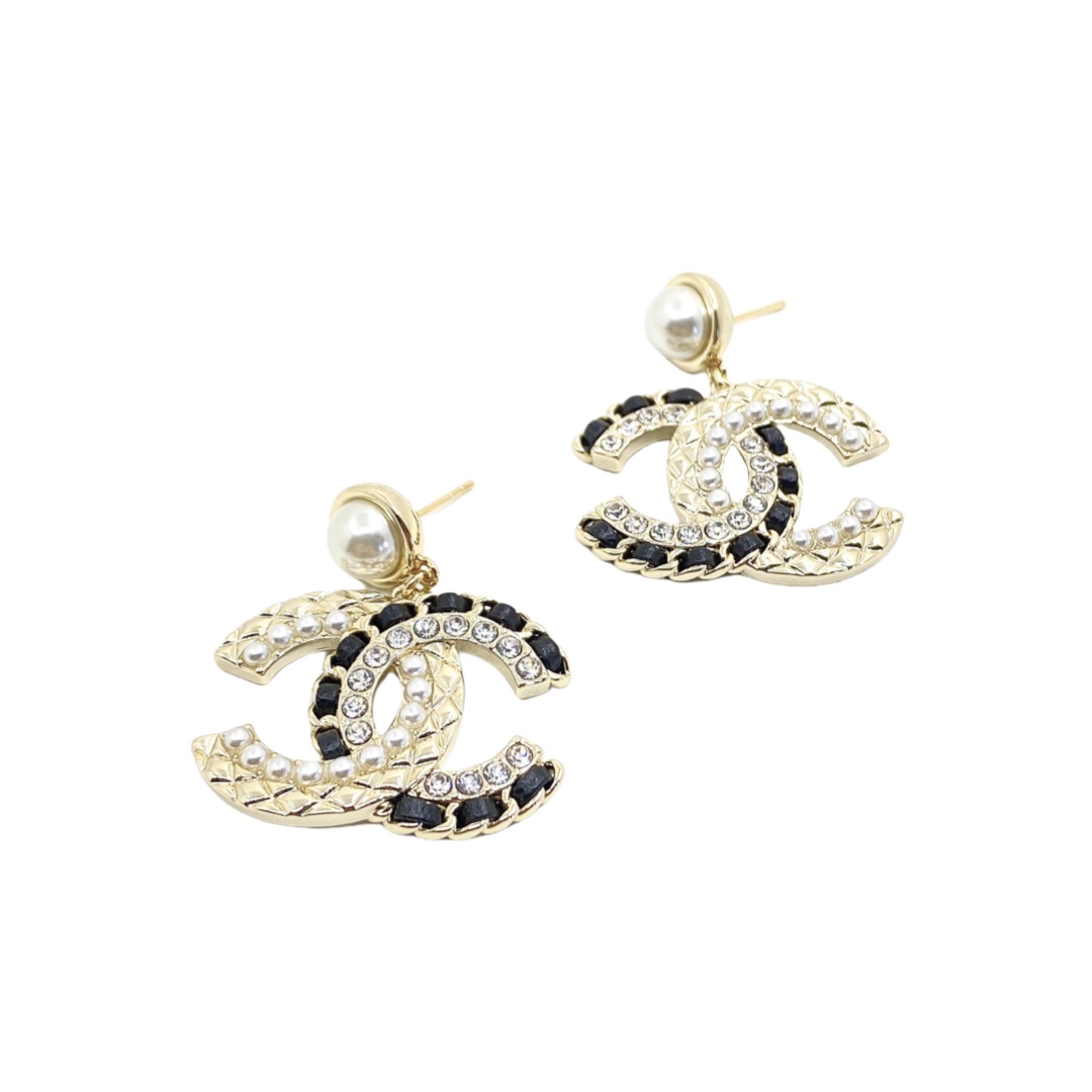 CCE435 Chanel metal leather with crystal and pearl stud earrings - ccfashionjewelry
