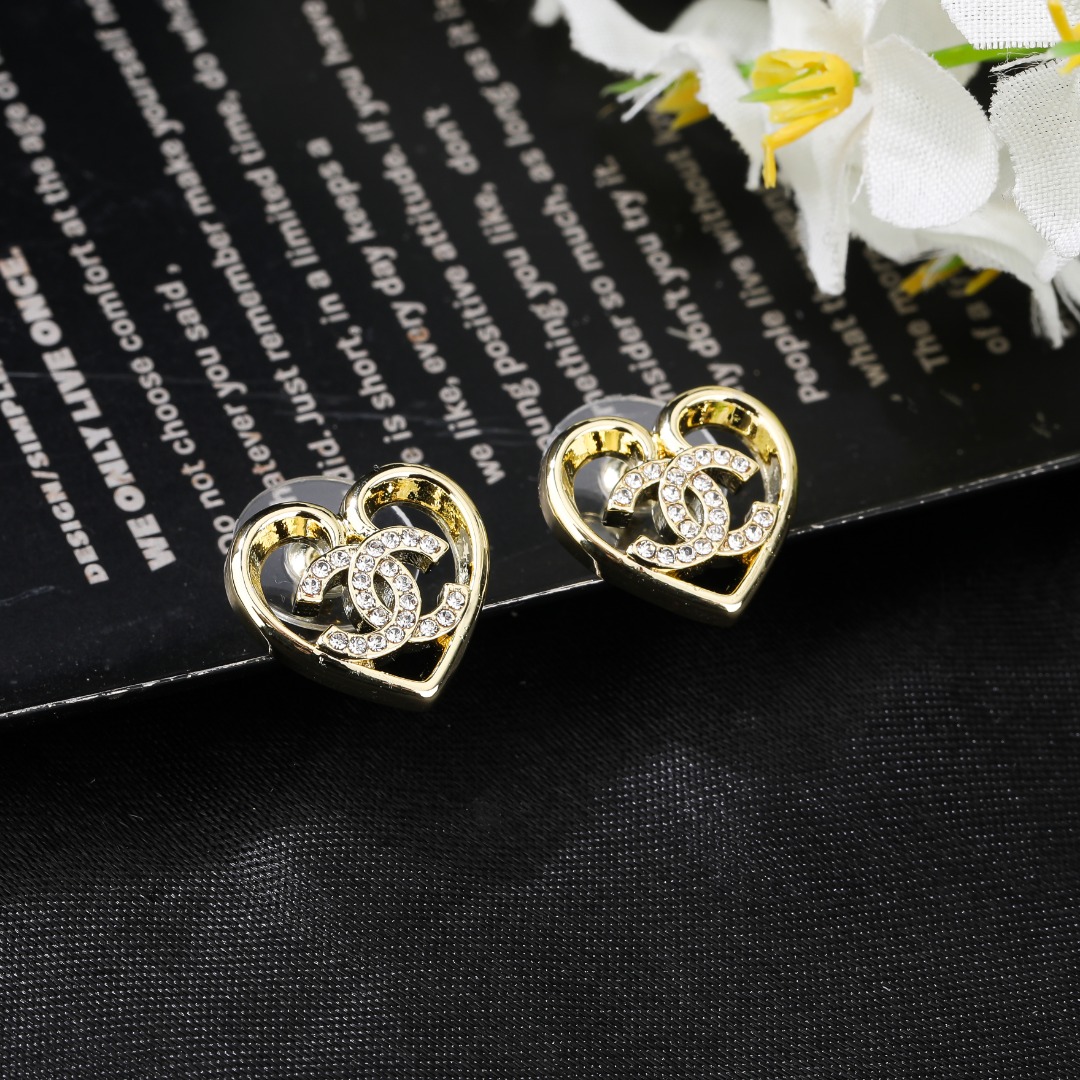 CCE205 Chanel metal crystal heart earrings - ccjewelryacc