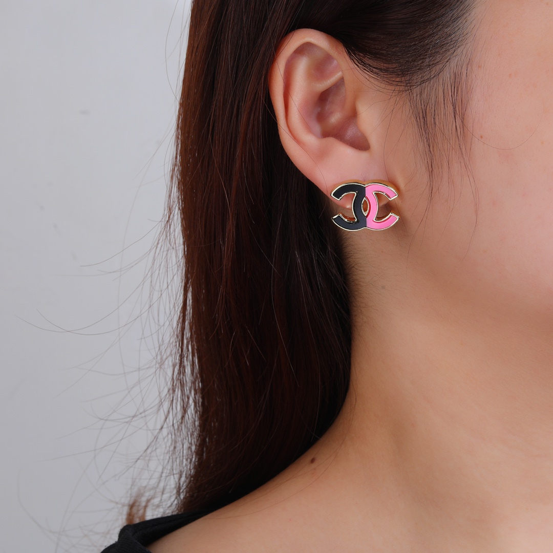 CCE282 Chanel Pink/black/white Enamel CC logo stud earring - ccjewelryacc