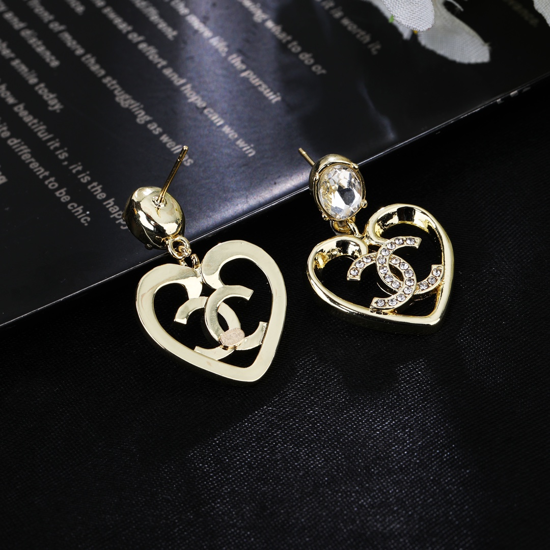 CCE205 Chanel metal crystal heart earrings - ccjewelryacc
