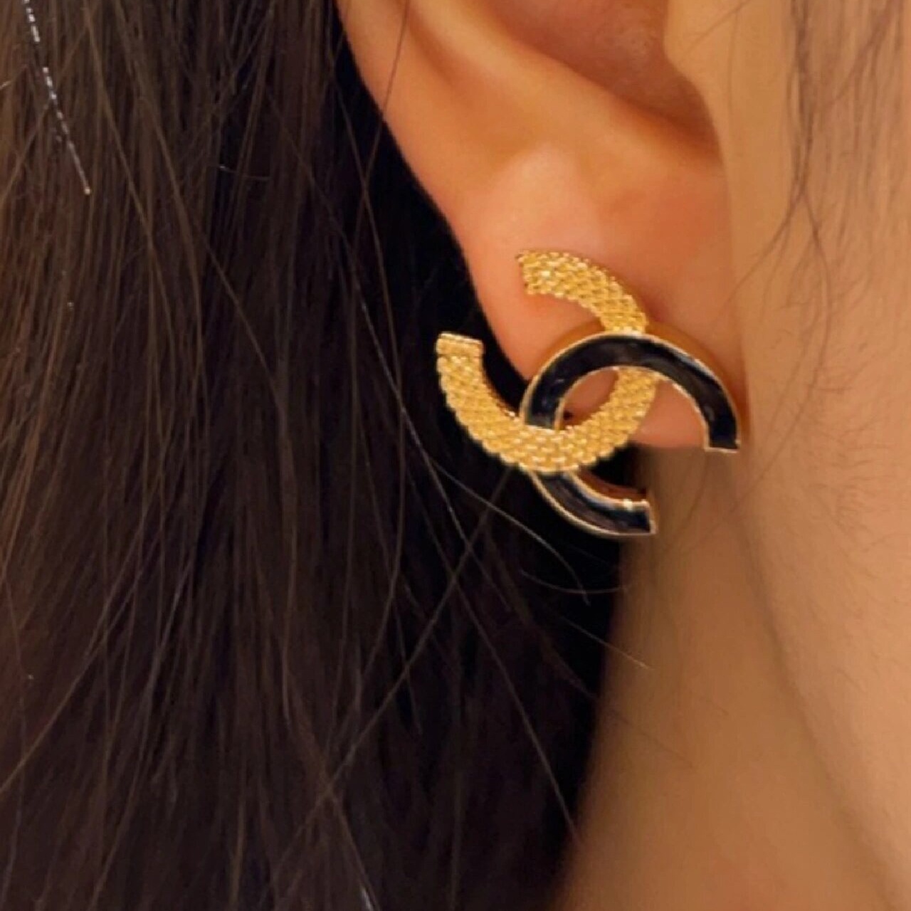 CCE290 Chanel 24p metal gold embossment and black enamel asymmetry CC logo stud Earring - ccjewelryacc
