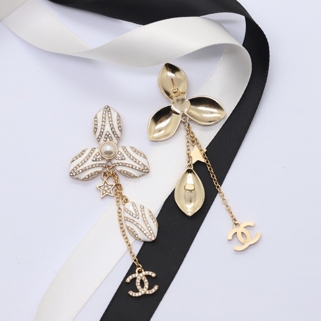 CCE327 Chanel white enamel and crystal flower earrings - ccjewelryacc