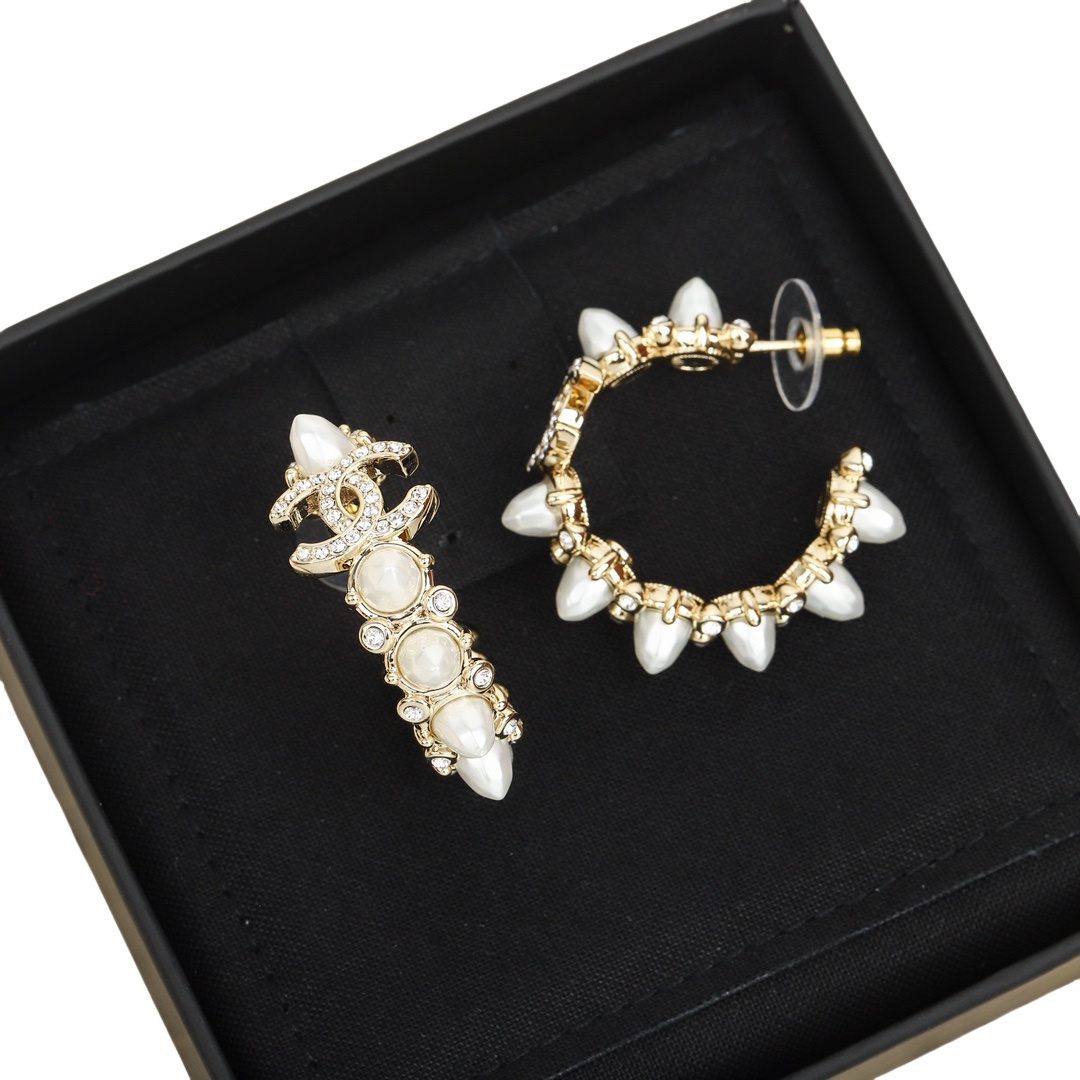 CCE563 Chanel Stud earrings with curved rivets - ccjewelryacc