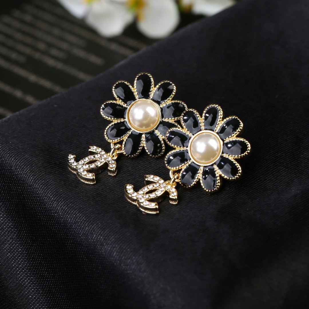 CCE028 Chanel enamel black sun flower earring - ccjewelryacc