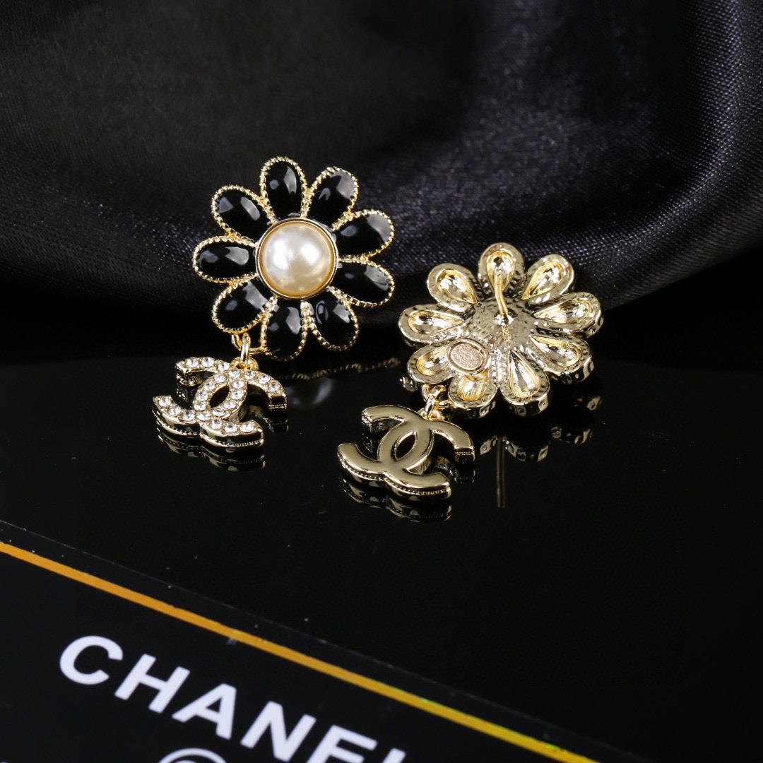 CCE028 Chanel enamel black sun flower earring - ccjewelryacc