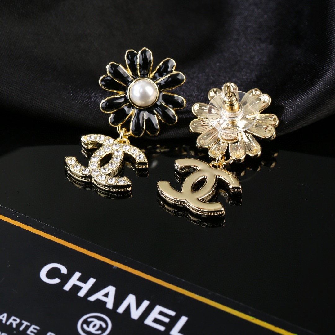 CCE028 Chanel enamel black sun flower earring - ccjewelryacc