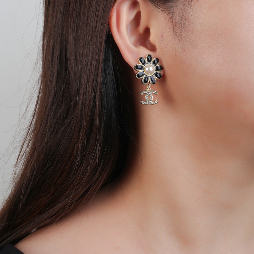 CCE028 Chanel enamel black sun flower earring - ccjewelryacc