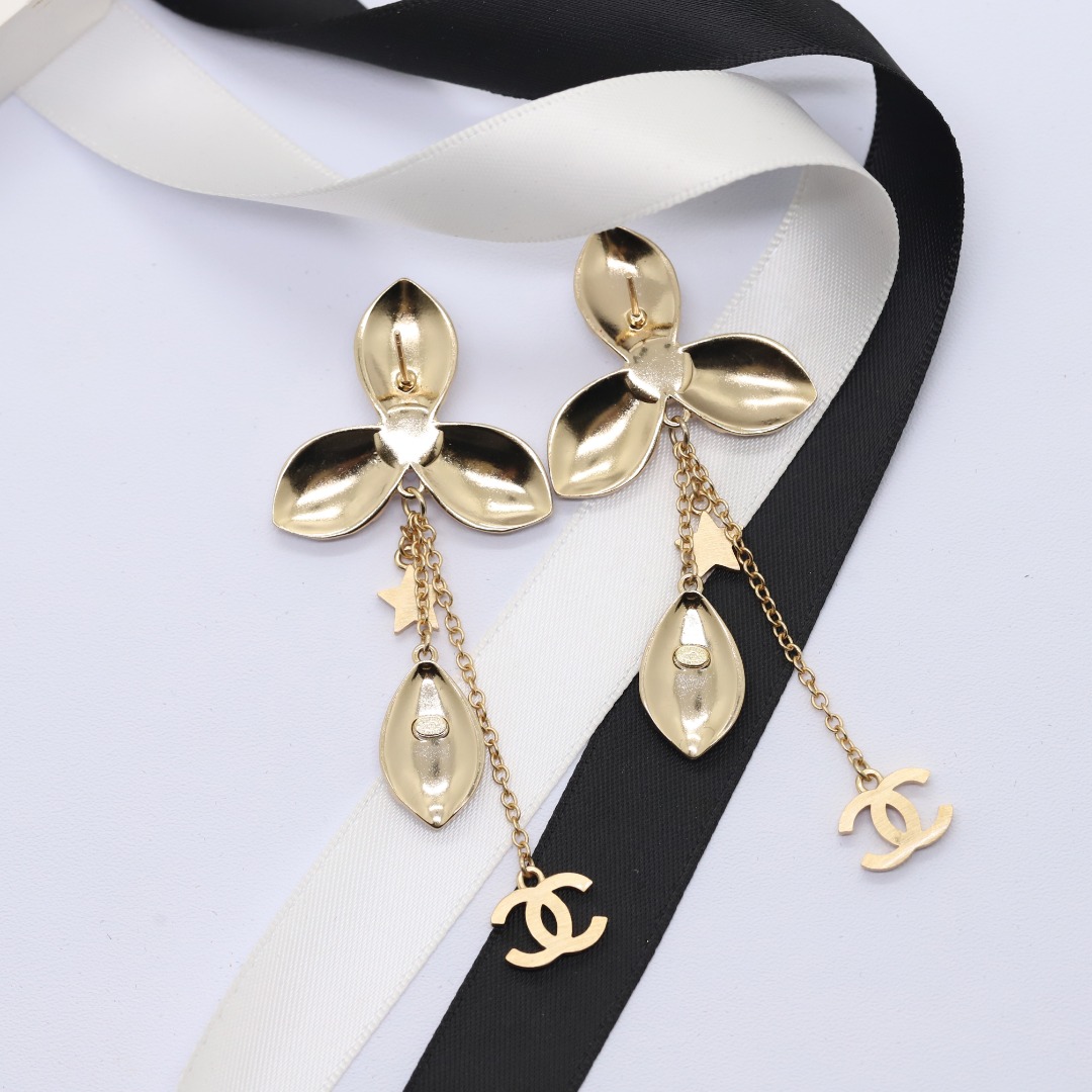 CCE327 Chanel white enamel and crystal flower earrings - ccjewelryacc