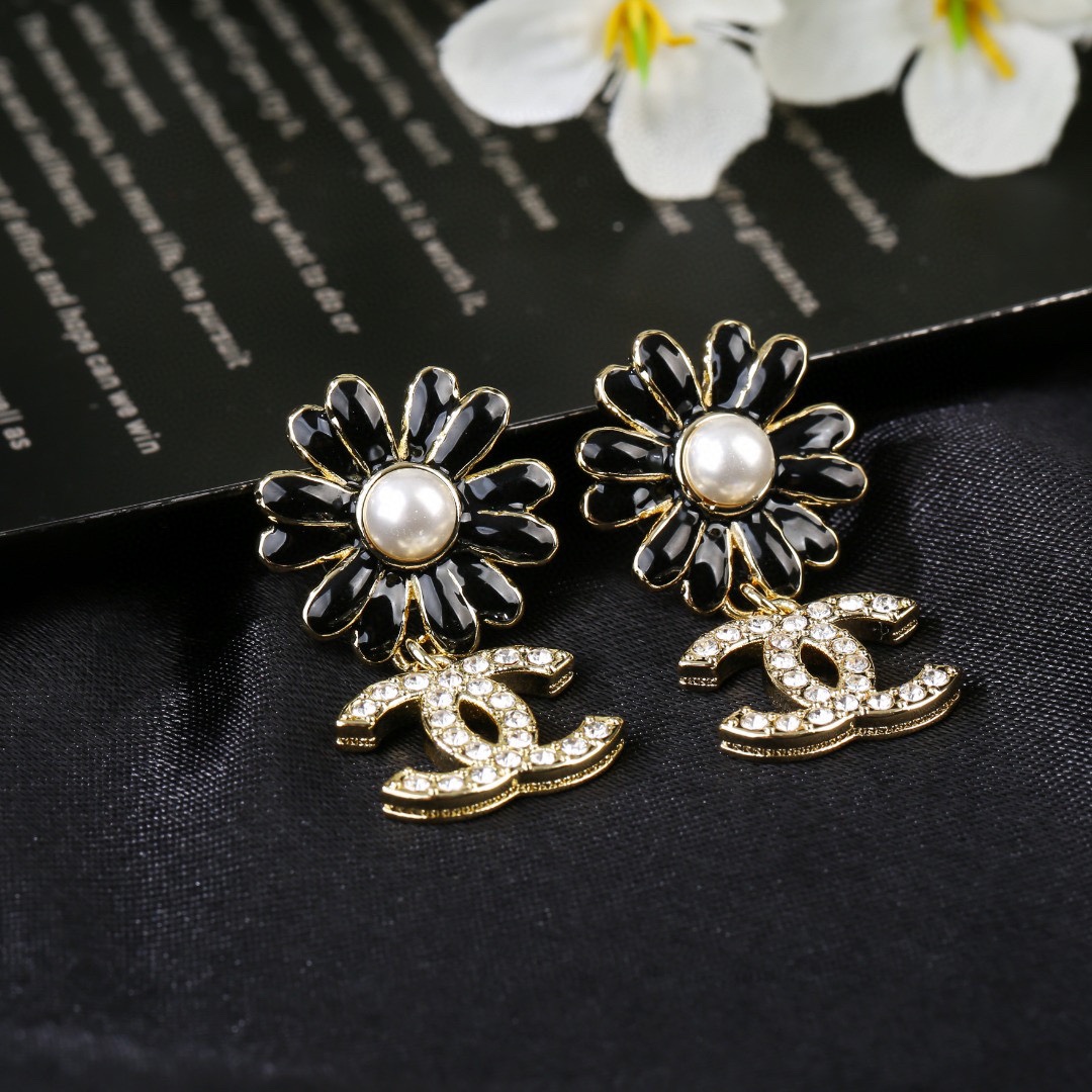 CCE028 Chanel enamel black sun flower earring - ccjewelryacc