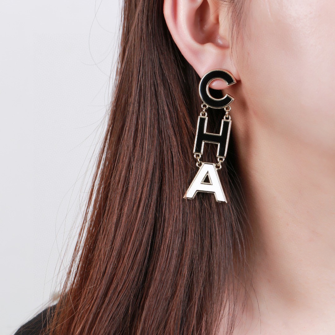 CCE044 Black and white enamel chain letters drop earrings - ccjewelryacc