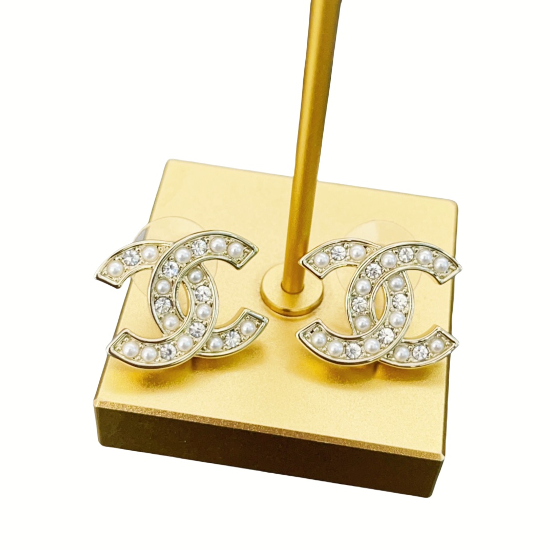 CCE390 Chanel crystal and pearl cc stud earrings - ccjewelryacc